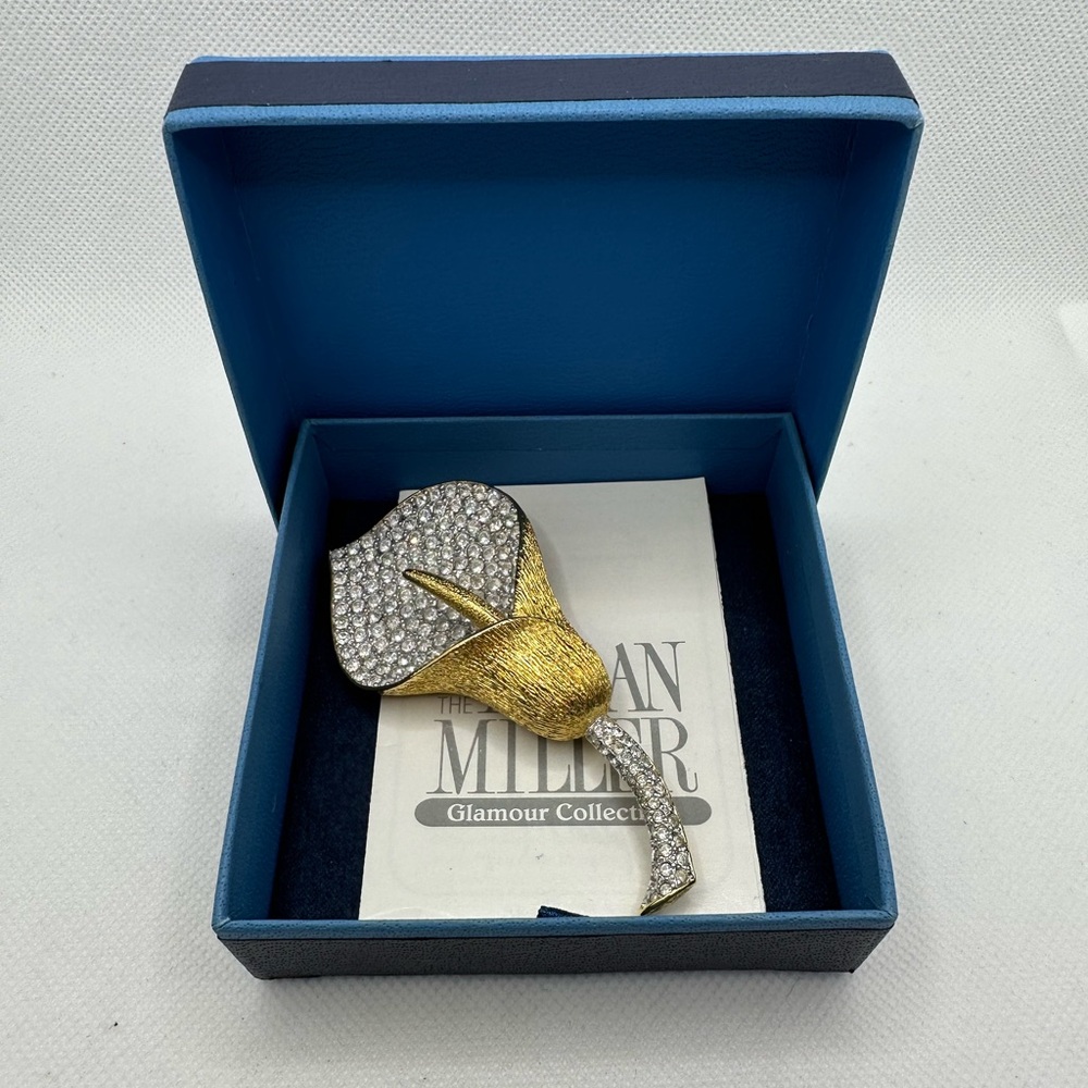 Beautiful vintage Nolan Miller glamour flower brooch